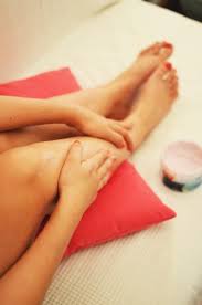 🪒✨ Waxing vs. Shaving: The Hairy Dilemma Unraveled! ✨🪒